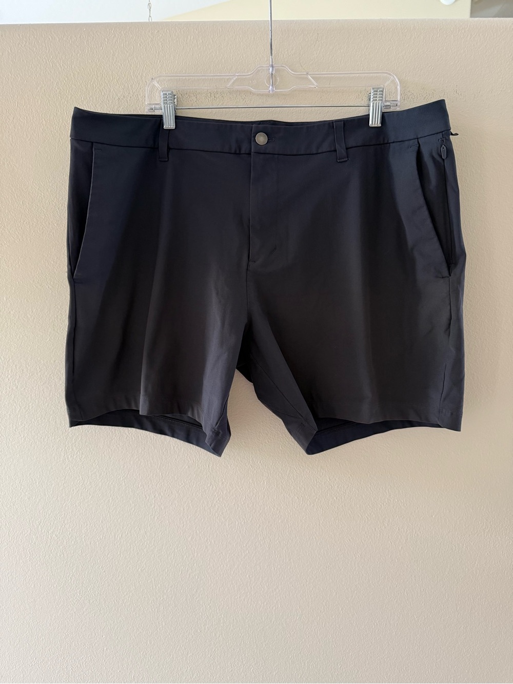 lululemon athletica Men's Black Performance Shorts 7”